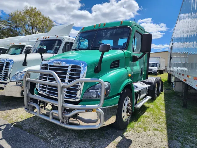 2017 FREIGHTLINER/MERCEDES CASCADIA 113