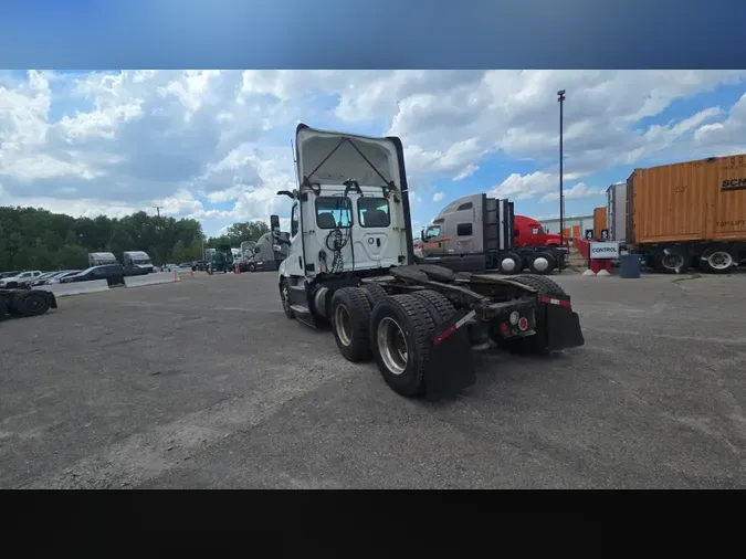 2020 Freightliner Cascadia 126