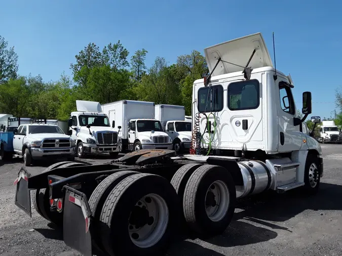 2017 FREIGHTLINER/MERCEDES CASCADIA 125