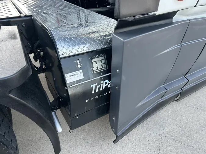 2023 Freightliner Cascadia9310fb748dad76461ea7845a830832fa