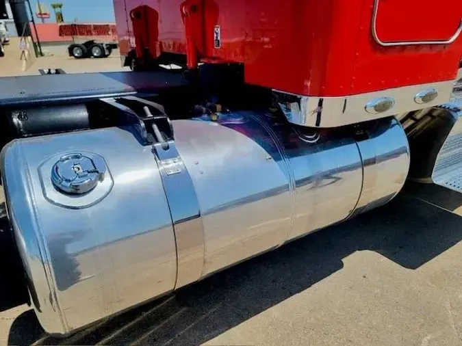 2022 Peterbilt 389