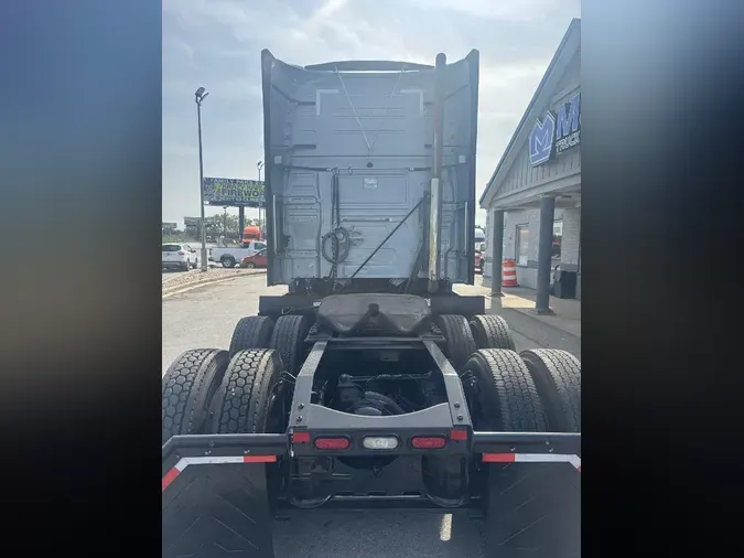 2022 VOLVO VNL64T760