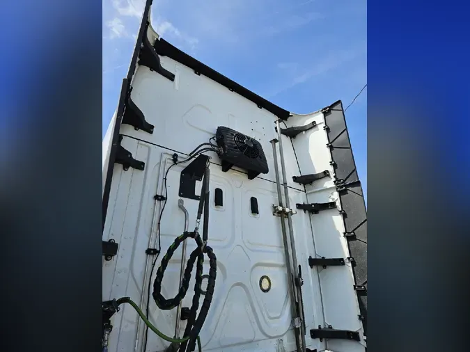 2021 FREIGHTLINER Cascadia 126