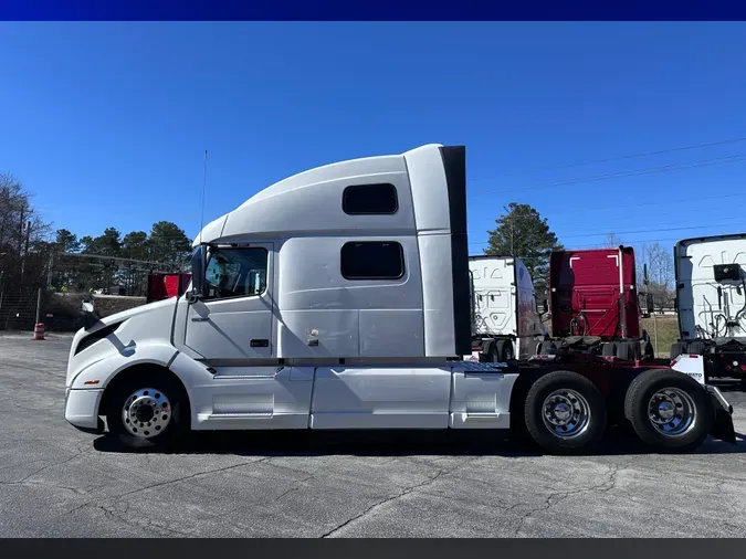 2021 VOLVO VNL64T860