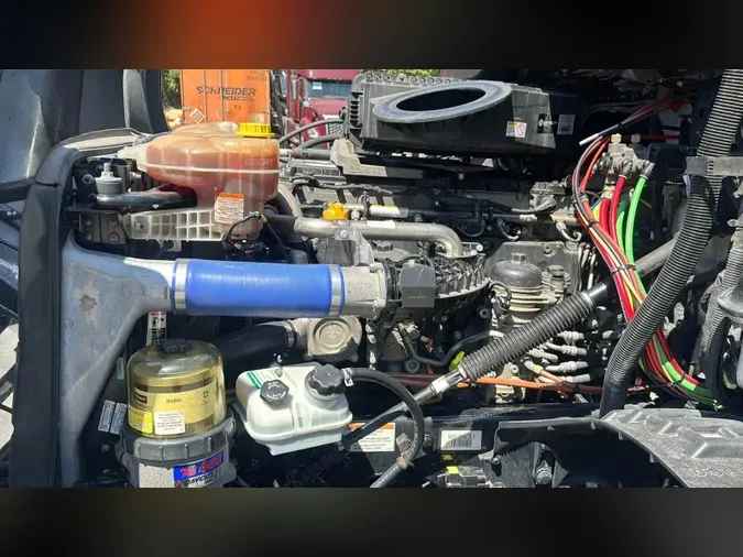 2021 Freightliner Cascadia 126