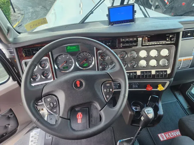 2026 Kenworth W900L9319680788ed0ca45a4a9267a788f409