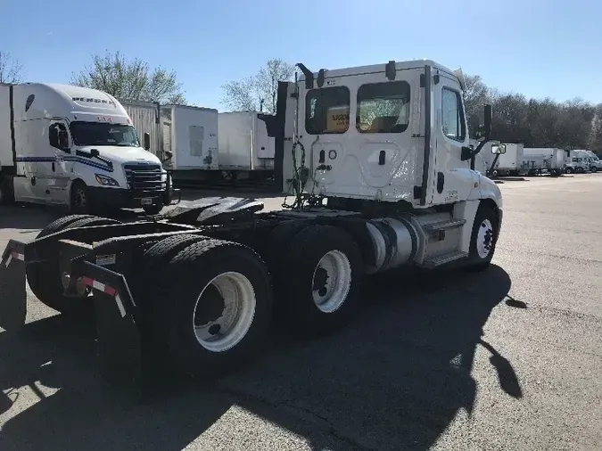 2018 Freightliner X12564ST