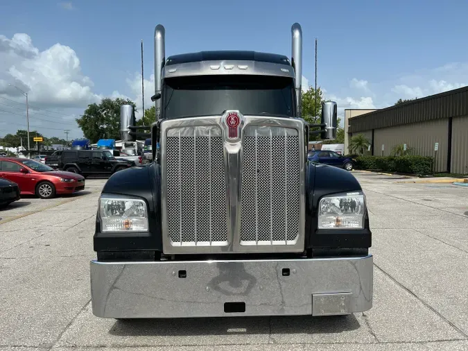 2020 Kenworth W990