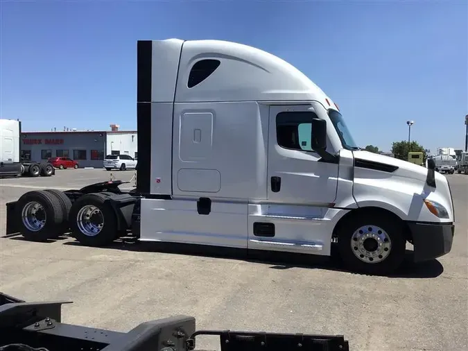 2021 FREIGHTLINER CA126