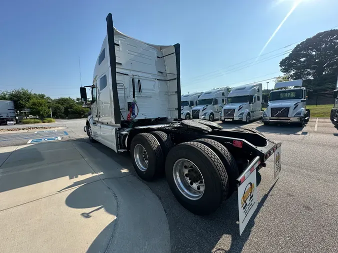 2021 Volvo VNL64T760
