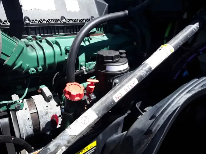 2020 VOLVO VNL64T-760