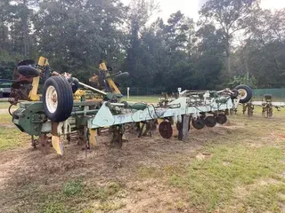 2004 KMC 8 ROW STRIP-TILL