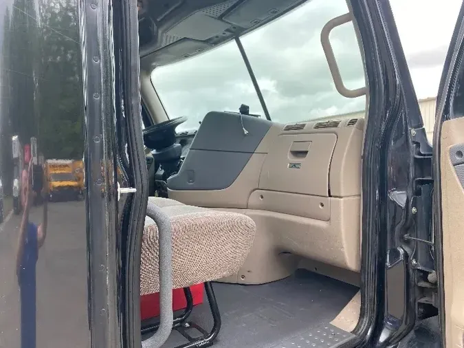 2015 FREIGHTLINER X12564ST