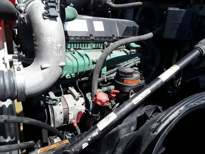 2020 VOLVO VNL64T-760