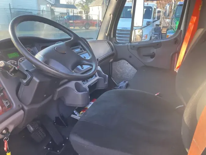 2017 FREIGHTLINER/MERCEDES M2 106