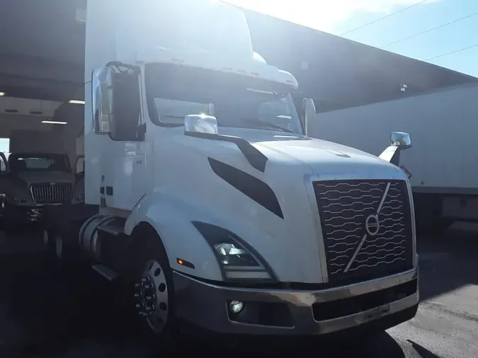 2019 VOLVO VNL64T-300