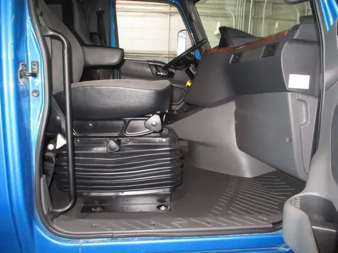 2021 NAVISTAR INTERNATIONAL LT625 SLPR CAB