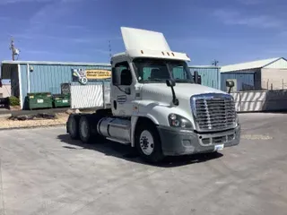 2016 FREIGHTLINER X12564ST