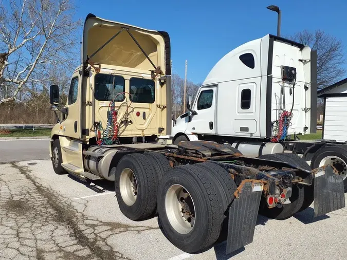 2019 FREIGHTLINER/MERCEDES CASCADIA 125
