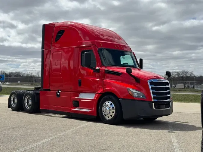 2022 FREIGHTLINER Cascadia 126