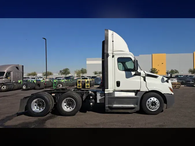 2020 Freightliner Cascadia 126