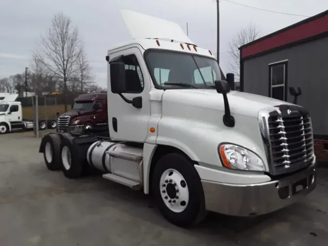 2019 FREIGHTLINER/MERCEDES CASCADIA 125933dbd561a6f9c97a73c1d052639968d