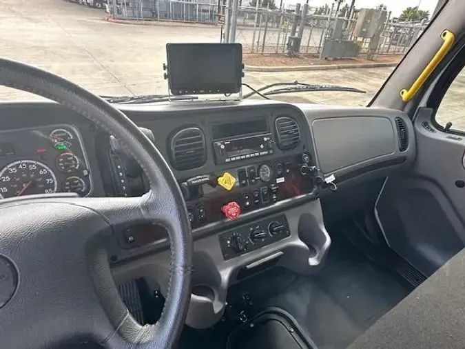 2022 Freightliner Business Class M2 106