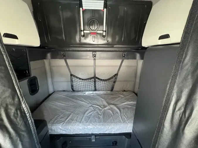 2021 FREIGHTLINER Cascadia 126