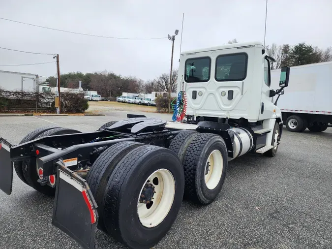 2017 FREIGHTLINER/MERCEDES CASCADIA 125