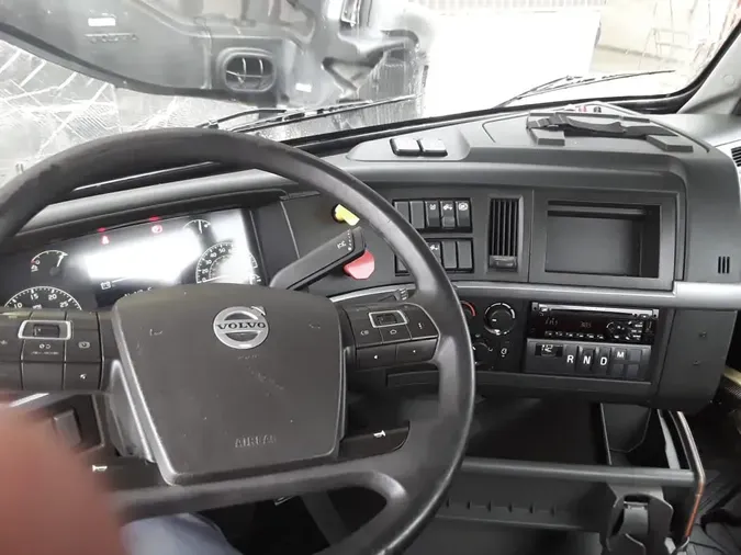 2019 VOLVO VNR42T 300