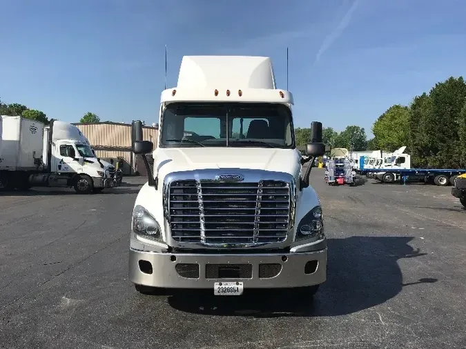 2016 Freightliner X12564ST