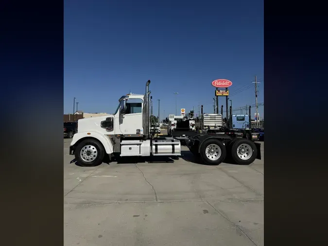 2022 Freightliner CORONADO