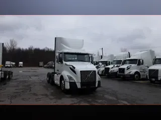 2019 Volvo VNL300