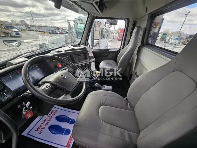 2019 VOLVO VNL64T300