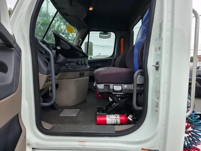 2020 FREIGHTLINER/MERCEDES CASCADIA 113