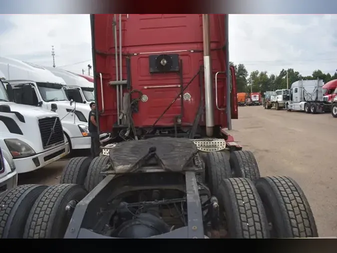 2017 VOLVO VNL64T780