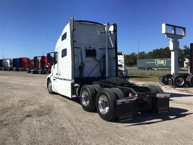 2021 VOLVO VNL64T760