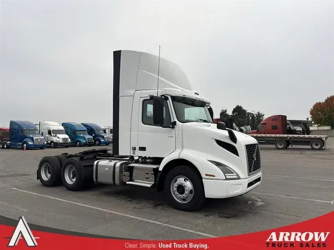 2020 VOLVO VNR300