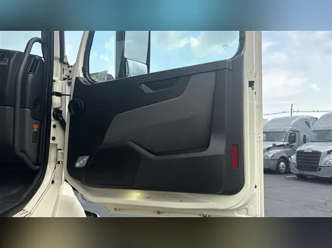 2020 VOLVO VNL300