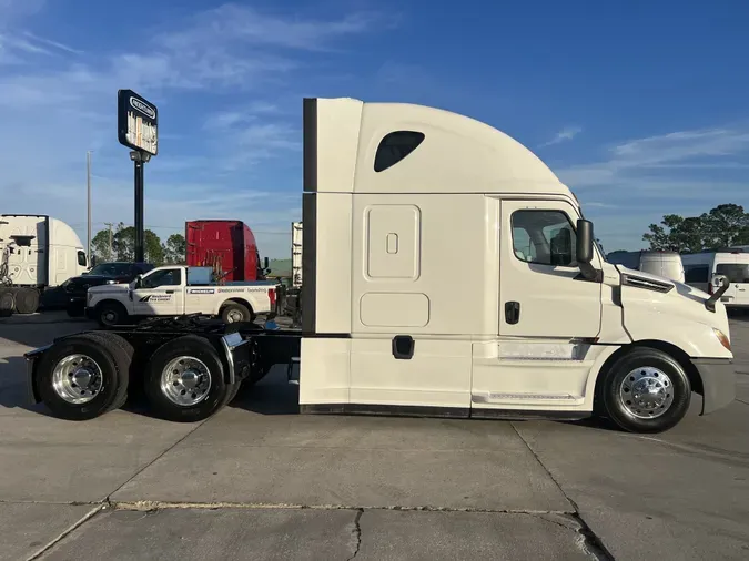 2019 Freightliner Cascadia 126