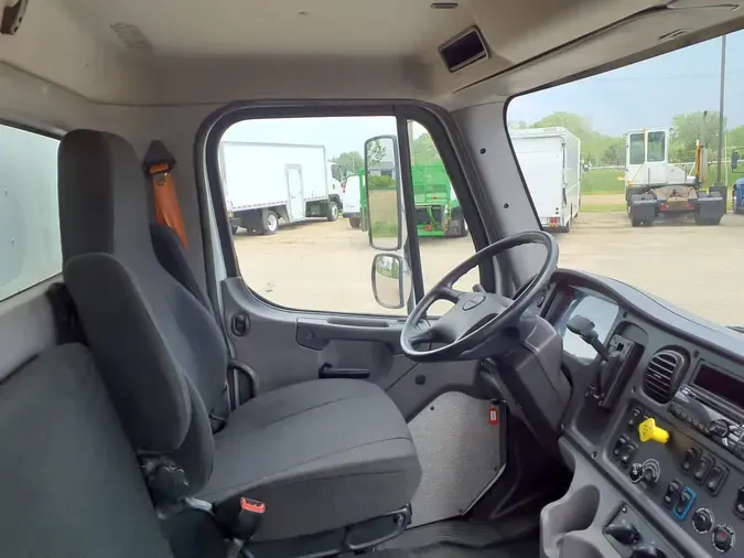 2018 FREIGHTLINER M2 106
