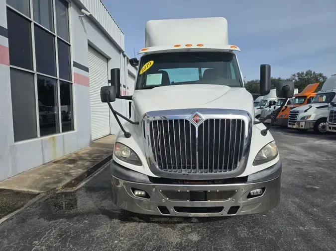 2019 NAVISTAR INTERNATIONAL RH613 DAYCAB S/A