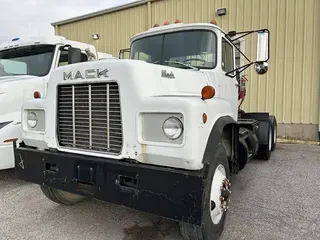 1982 MACK R686ST