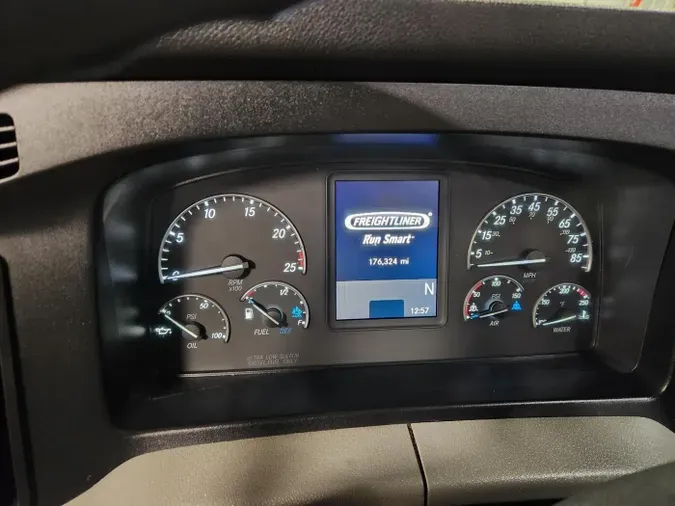 2021 Freightliner Cascadia93675176d89bf4adb3f2c5b3dd337728