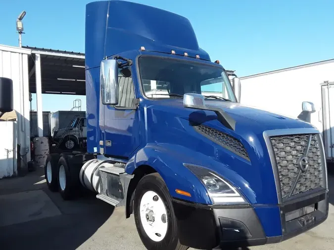 2019 VOLVO VNL64T-300