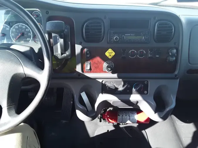 2016 FREIGHTLINER M2 106