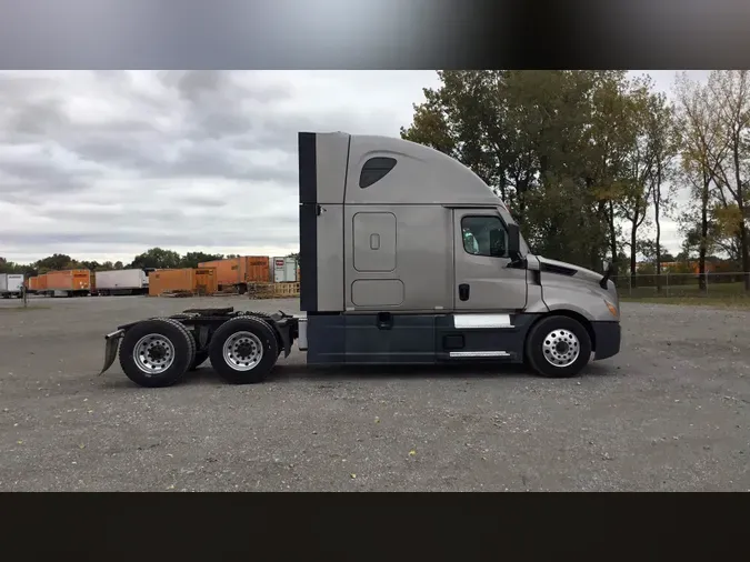 2021 Freightliner Cascadia 126