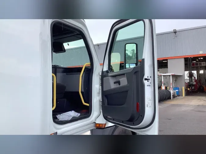 2022 Freightliner Cascadia 126