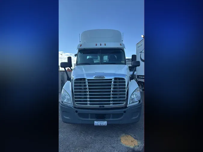 2019 FREIGHTLINER CASCADIA 125
