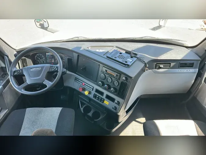 2020 Freightliner Cascadia 126